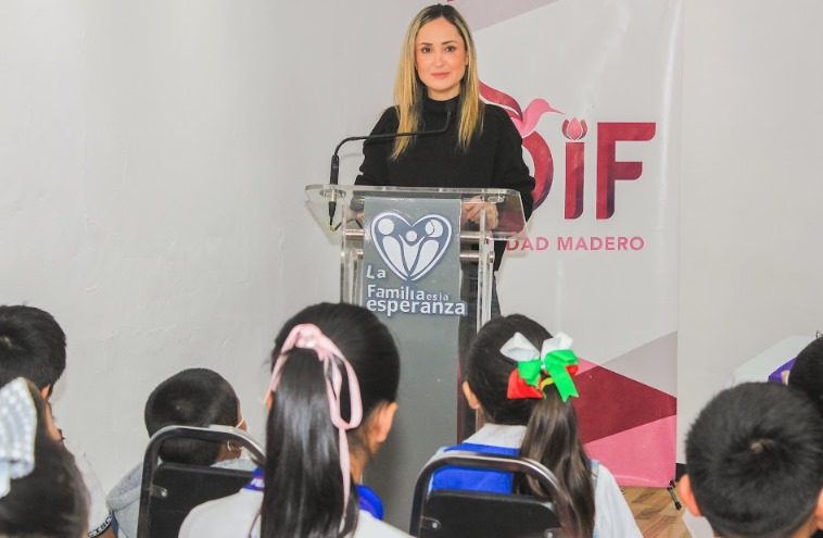 Ana Cristina Oseguera Brinda Apoyo Educativo a Menores con Becas&nbsp;Solidarias