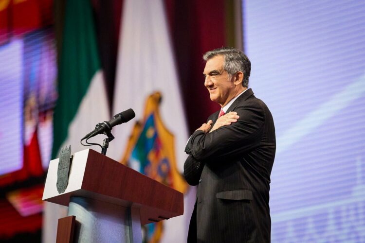 “Humanismo” palabra retumbante durante el informe de Américo&nbsp;Villarreal