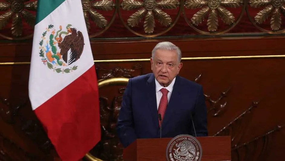 AMLO Ofrece Sinceras Disculpas y Reflexiones en su Último Libro:&nbsp;«Gracias»