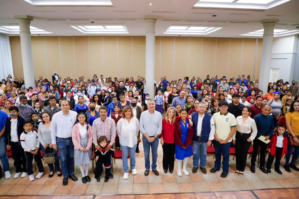 Chucho Nader lidera la entrega de Becas Municipales en&nbsp;Tampico