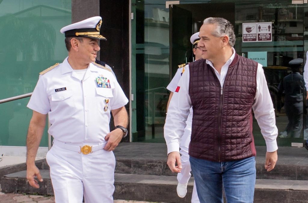 Recibe Adrián Oseguera al nuevo Comandante de la Primera Región&nbsp;Naval