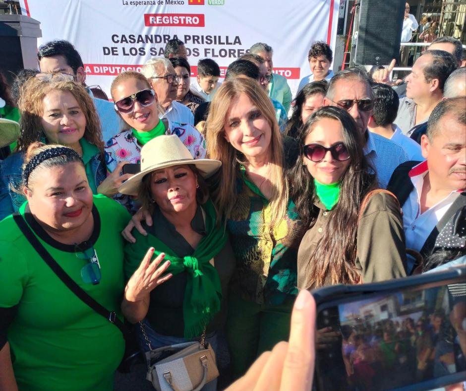 Funcionarios de Reynosa hacen campaña política con Maki Ortiz en horario&nbsp;laboral.