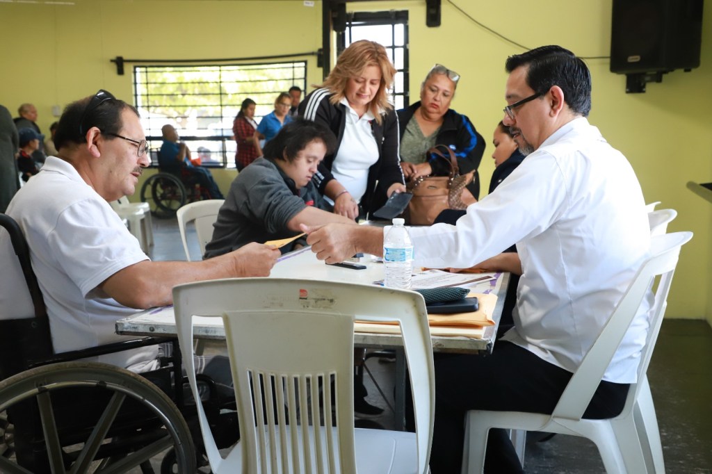 Entrega del apoyo «Yo También Soy Diferente» a cargo de Verónica Salazar Ávila, encargada de despacho en Río Bravo y Nuevo&nbsp;Progreso