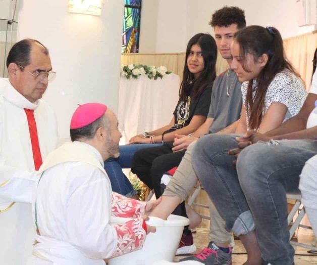 Lava Obispo pies a madres&nbsp;buscadoras