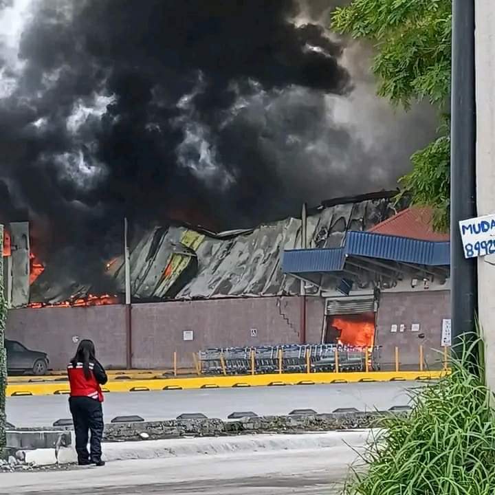 Seis intoxicados deja incendio en tienda comercial de&nbsp;Reynosa.