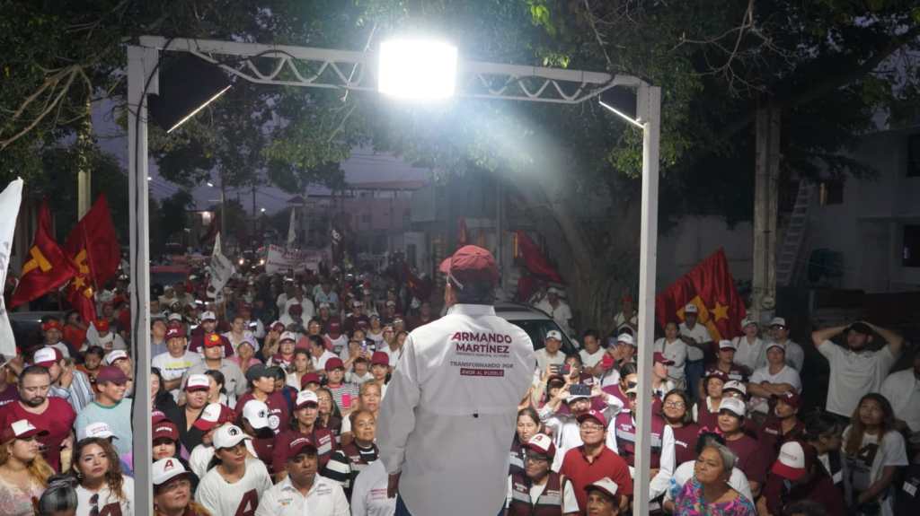 Encuentro Comunitario en la Colonia Revolución Verde: Residentes Dialogan con Candidato Armando&nbsp;Martínez