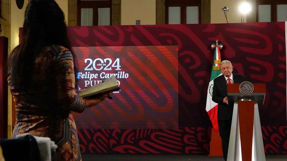 AMLO elogia gestión de la Marina en el&nbsp;AICM