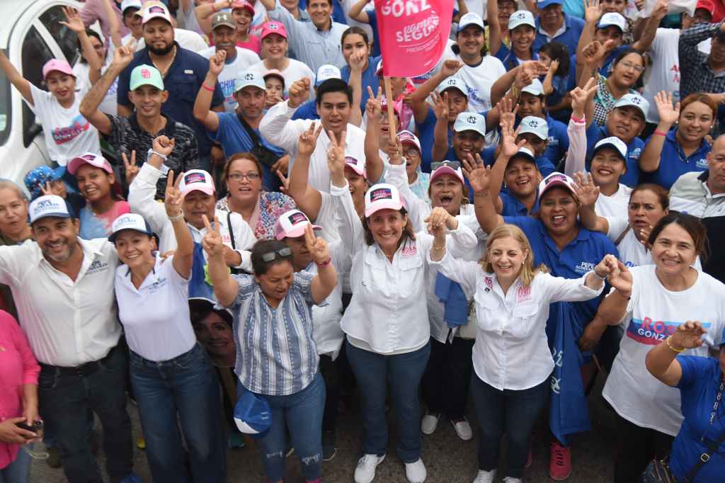 Habrá Continuidad en Pavimentación Asegura Rosa González en la colonia&nbsp;Morelos