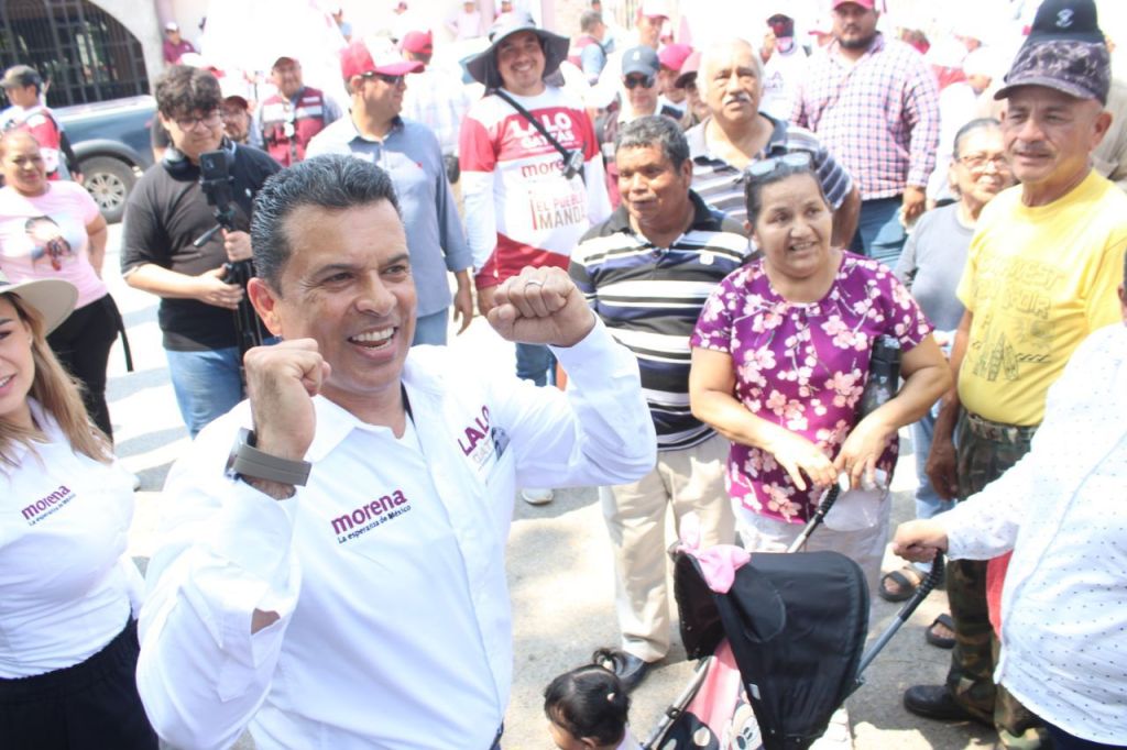 Vecinos de la EnriqueLara y Amalia G. van conLalo por su&nbsp;reelección