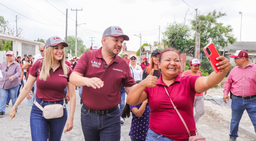 A paso firme recorre Lalo Yáñez las colonias populares, recibe el cariño de la&nbsp;gente