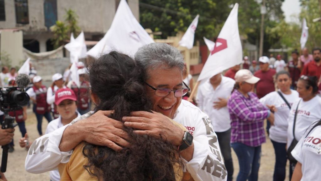 COMPARTE ARMANDO MARTÍNEZ SUS PROPUESTAS EN RECORRIDO POR COLONIAS SANTO DOMINGO, ALAMEDA Y&nbsp;LAURELES