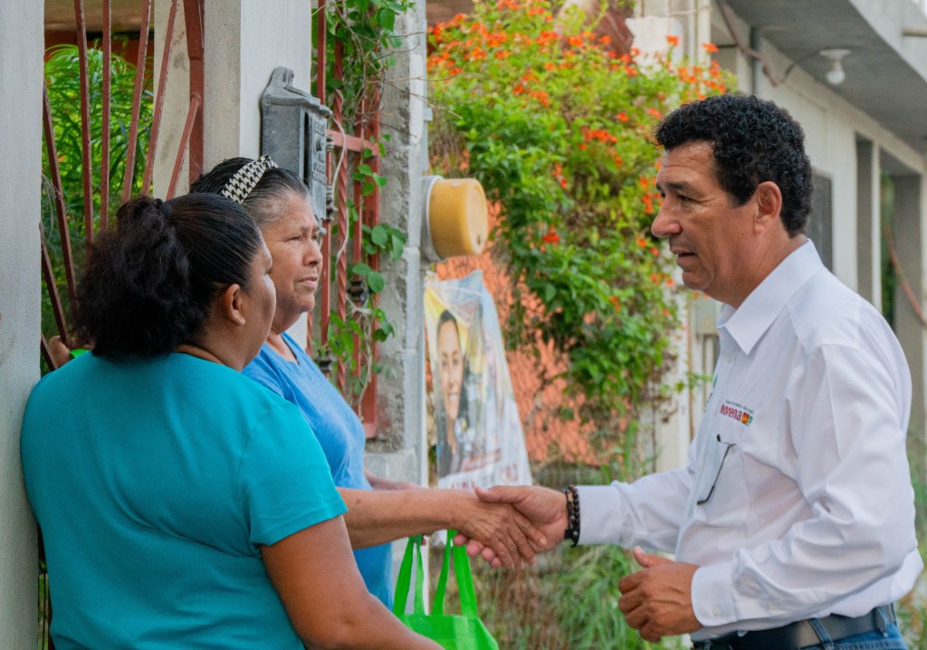Mario López recibe apoyo en colonias populares como candidato a diputado&nbsp;federal