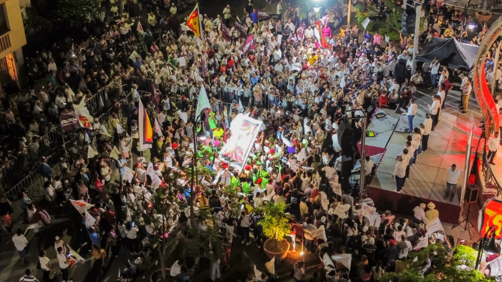 Adrián Oseguera cierra campaña respaldado por Marcelo&nbsp;Ebrard