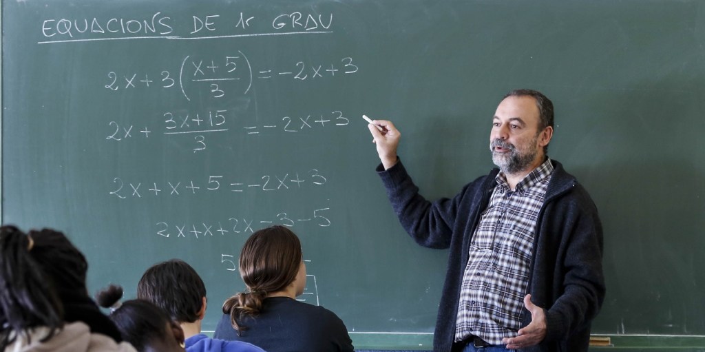 Por hacernos como somos: al maestro con&nbsp;cariño