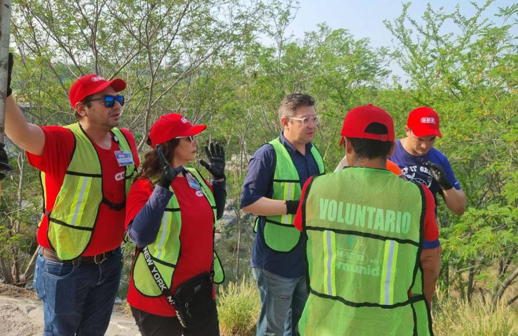 Participa Municipio enmega jornada de limpiezade HEB en río San&nbsp;Marcos