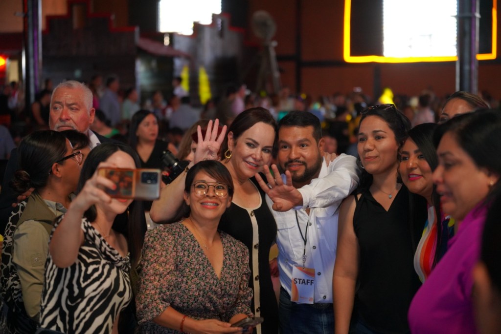 MAGISTERIO DE NUEVO LAREDO DA RESPALDO A CARMEN LILIA&nbsp;CANTUROSAS