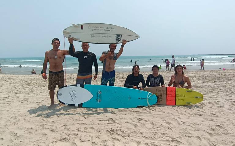 En playa Miramar rinden homenaje a surfistas asesinados en Baja&nbsp;California.