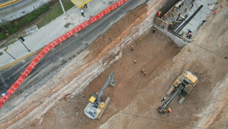 Deslave en obras del paso a desnivel en Paseo de los Leones: Autoridades ofrecen&nbsp;explicación