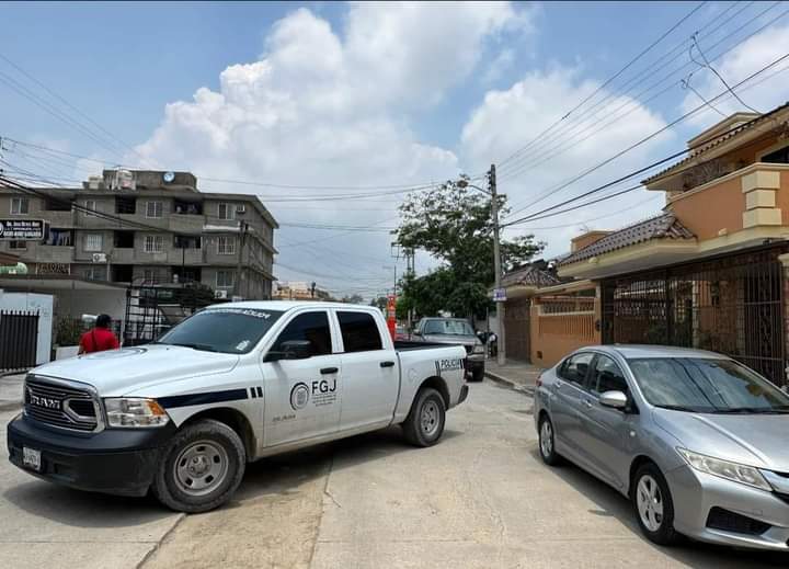 Abogado del infierno apuñala 10 veces a su pareja y&nbsp;huye.