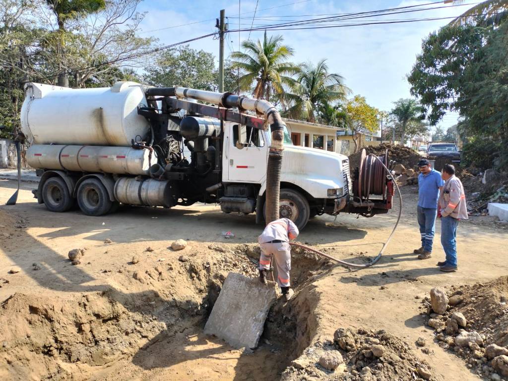 COMAPA Altamira realiza desazolve, sondeo, y mantenimiento de pozos de&nbsp;visita