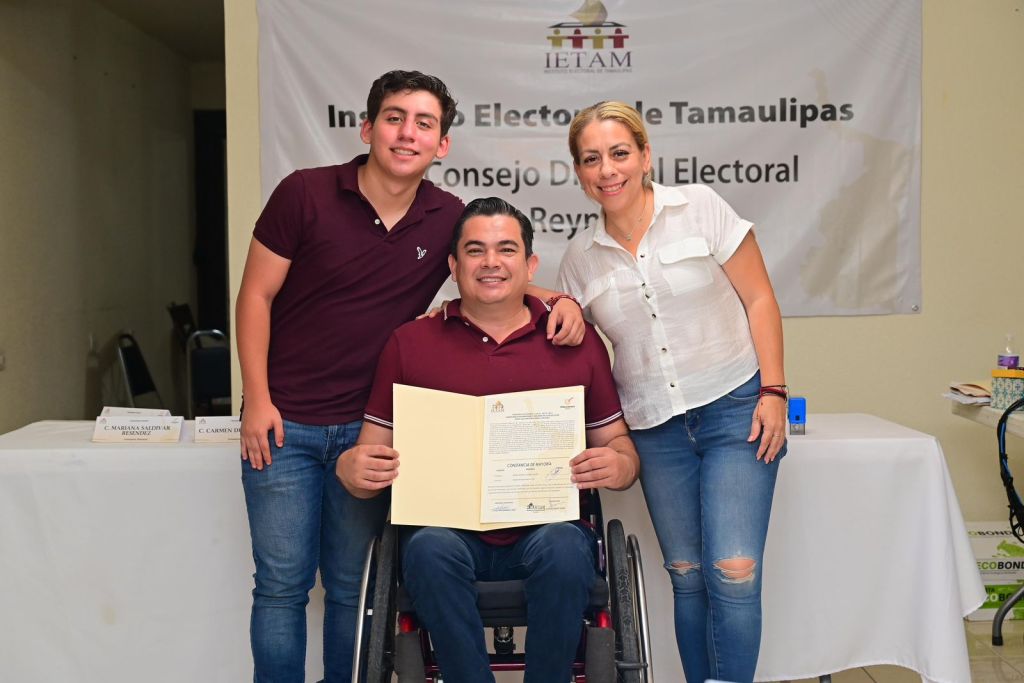 Recibe Marco Gallegos constanciade triunfo en el IV Distrito&nbsp;Electoral