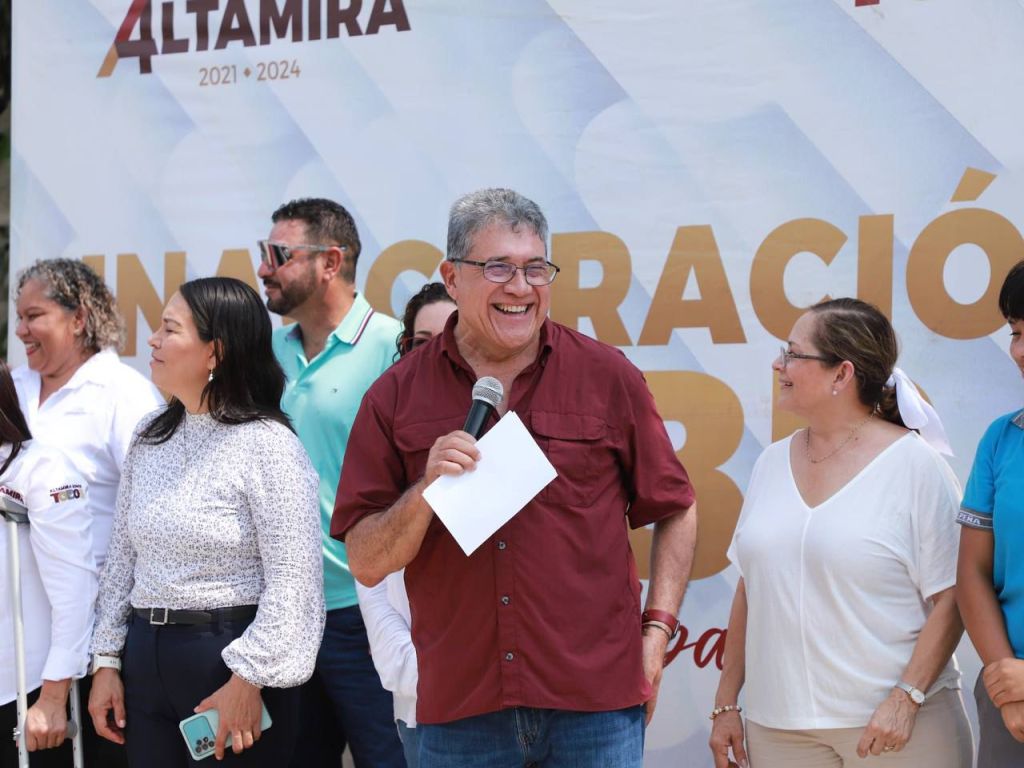 ENTREGA ARMANDO MARTÍNEZ NUEVA VIALIDAD PAVIMENTADA EN EL EJIDO LA&nbsp;PEDRERA