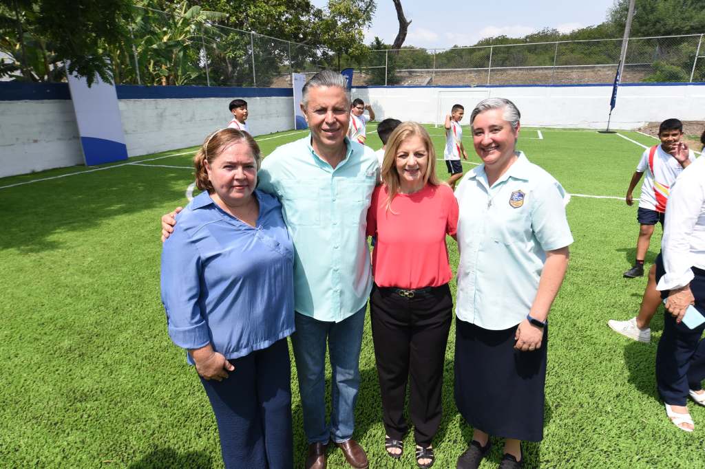 Entrega Chucho Nader Moderna Cancha de Pasto&nbsp;Sintético