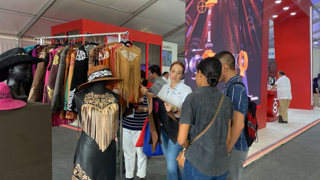 Recibe cientos de visitantes stand de Turismo en Congreso Mexicano del&nbsp;Petróleo