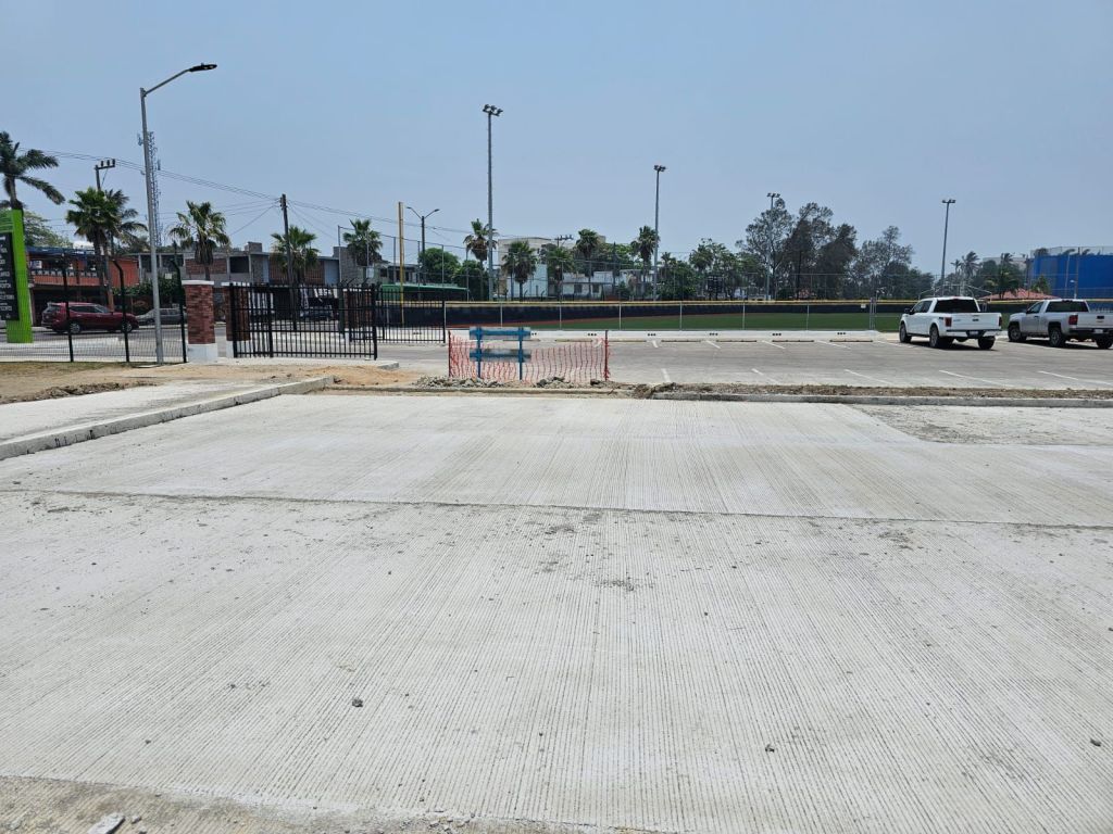 Supervisa Chucho Nader Ampliación del Estacionamiento Sur en la Ciudad&nbsp;Deportiva
