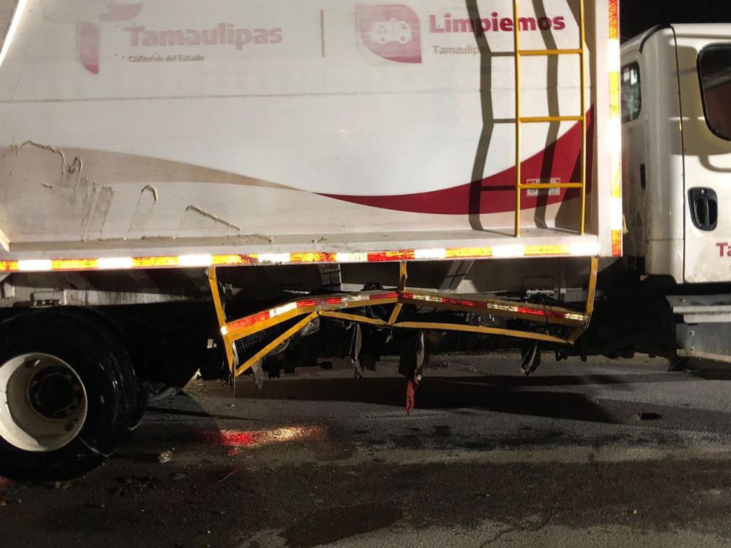 Camión recolector cae en socavón en la colonia Mainero sin&nbsp;heridos