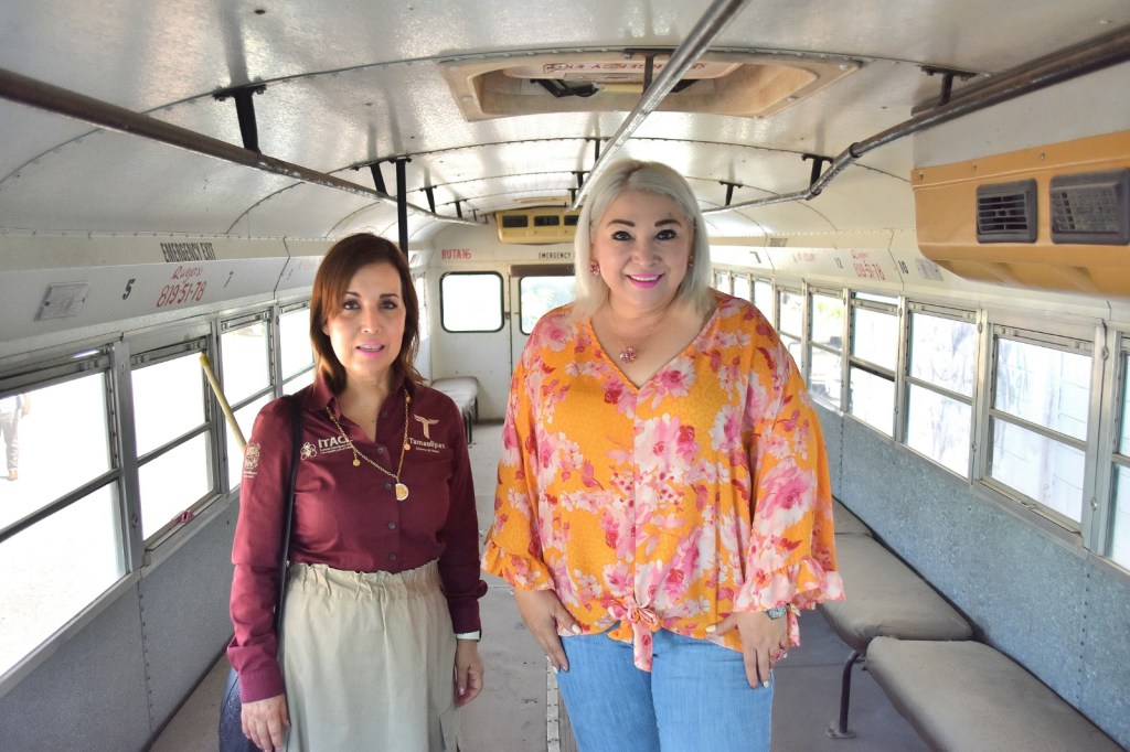 Dona Secretaría de Finanzas autobús escolar al&nbsp;ITACE