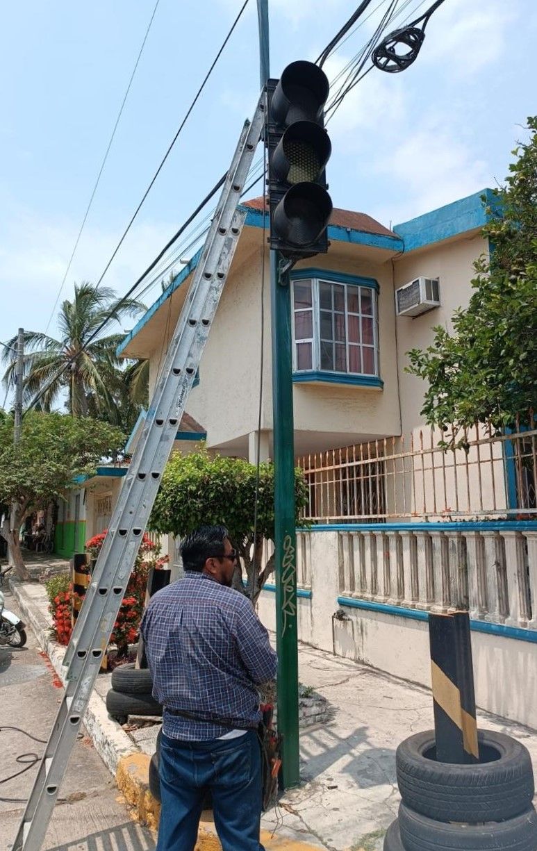 Realizan Trabajos de Mantenimiento en Vialidades de Cd.&nbsp;Madero