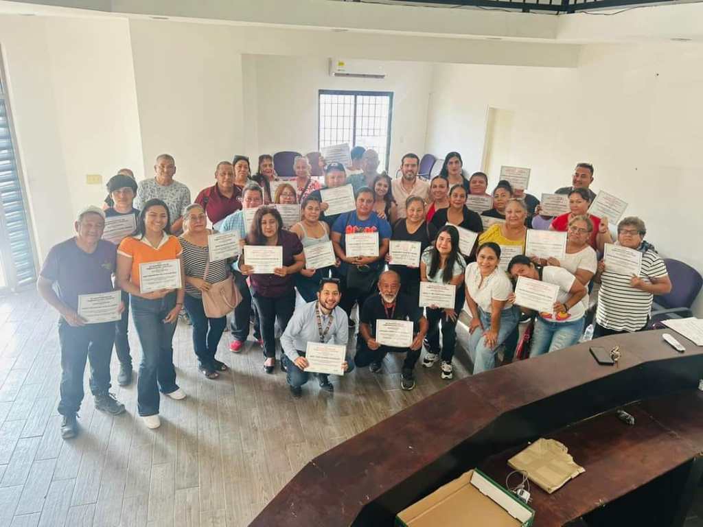 Luis Miguel Iglesias entregó reconocimientos a equipo de defensa de la Cuarta&nbsp;Transformación