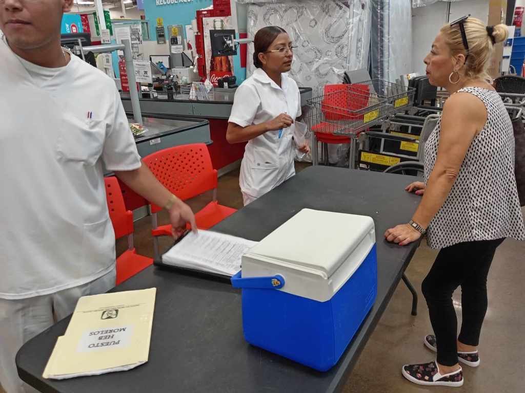 Aplican vacunación en centros&nbsp;comerciales