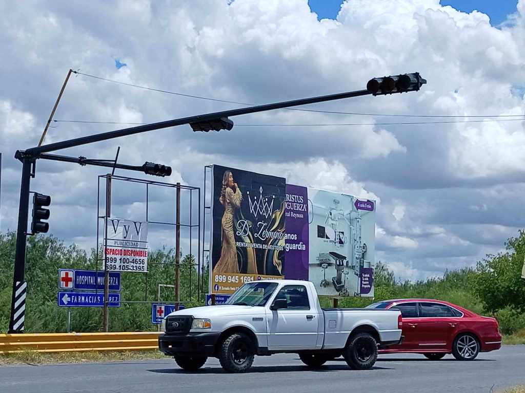 Semáforos “inteligentes” acumulan semanas&nbsp;“apagados”