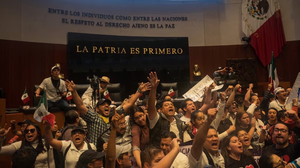 Reforma al Poder Judicial se aprueba con apoyo de Miguel Yunes, pese a señalamientos de la&nbsp;oposición