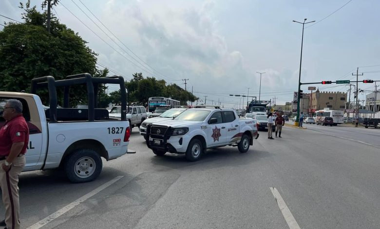 Elementos de GE se pasan semáforo en rojo y arrollan a&nbsp;motociclista