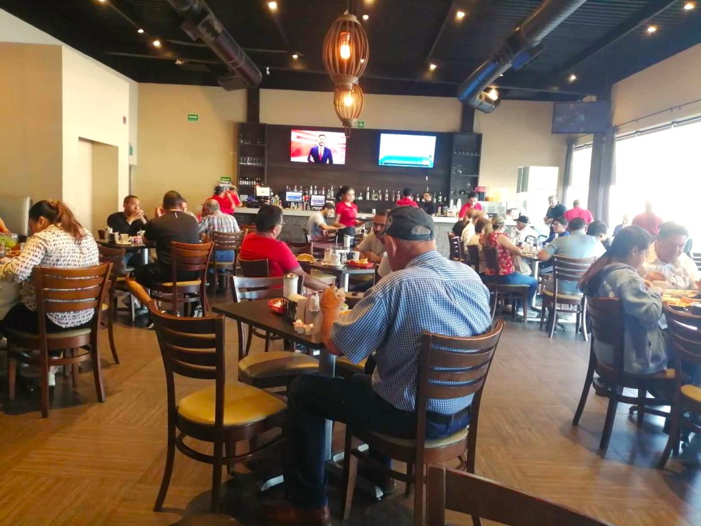 Cuentas de restaurante se paga con tarjeta Utilizan poco&nbsp;efectivo