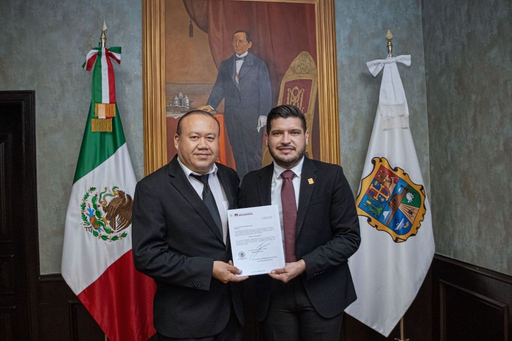 Beto Granados realiza entrega de nombramientos a los funcionarios que estarán al frente de las Direcciones&nbsp;Municipales