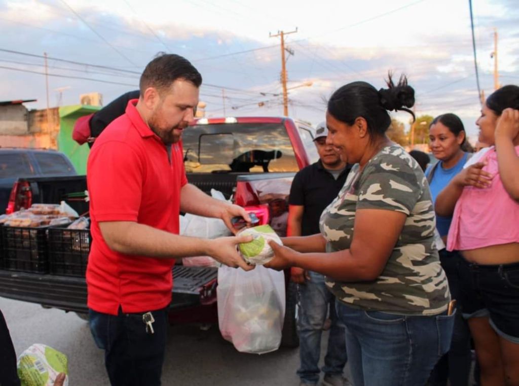 Reciben en la Benito Juárez de Río Bravo a Paco&nbsp;González