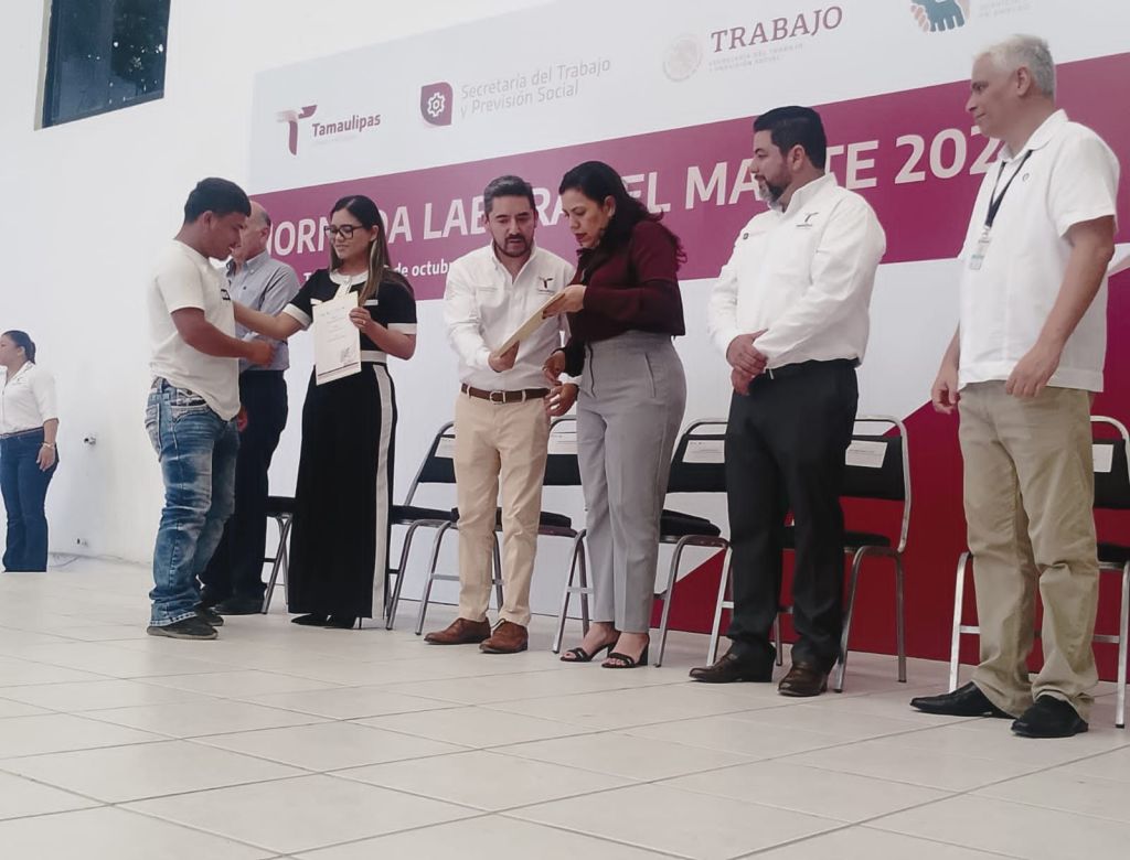 REALIZAN FERIA DEL EMPLEO EN EL&nbsp;MANTE