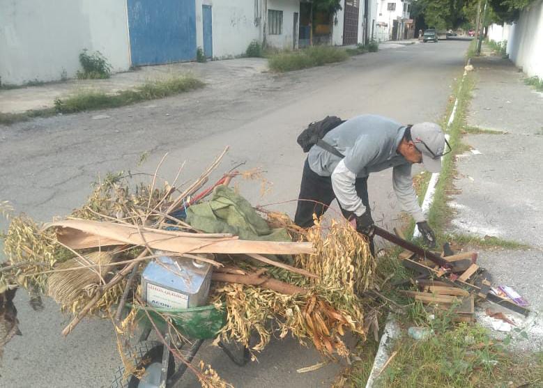 Trabaja Gobierno en limpiezade panteones&nbsp;municipales