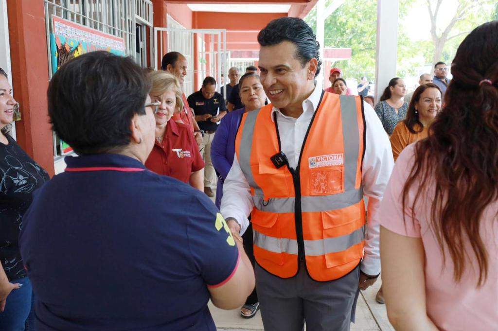Cumple Lalo Gattás sueño demaestros del CAM “Porfirio&nbsp;Díaz”.