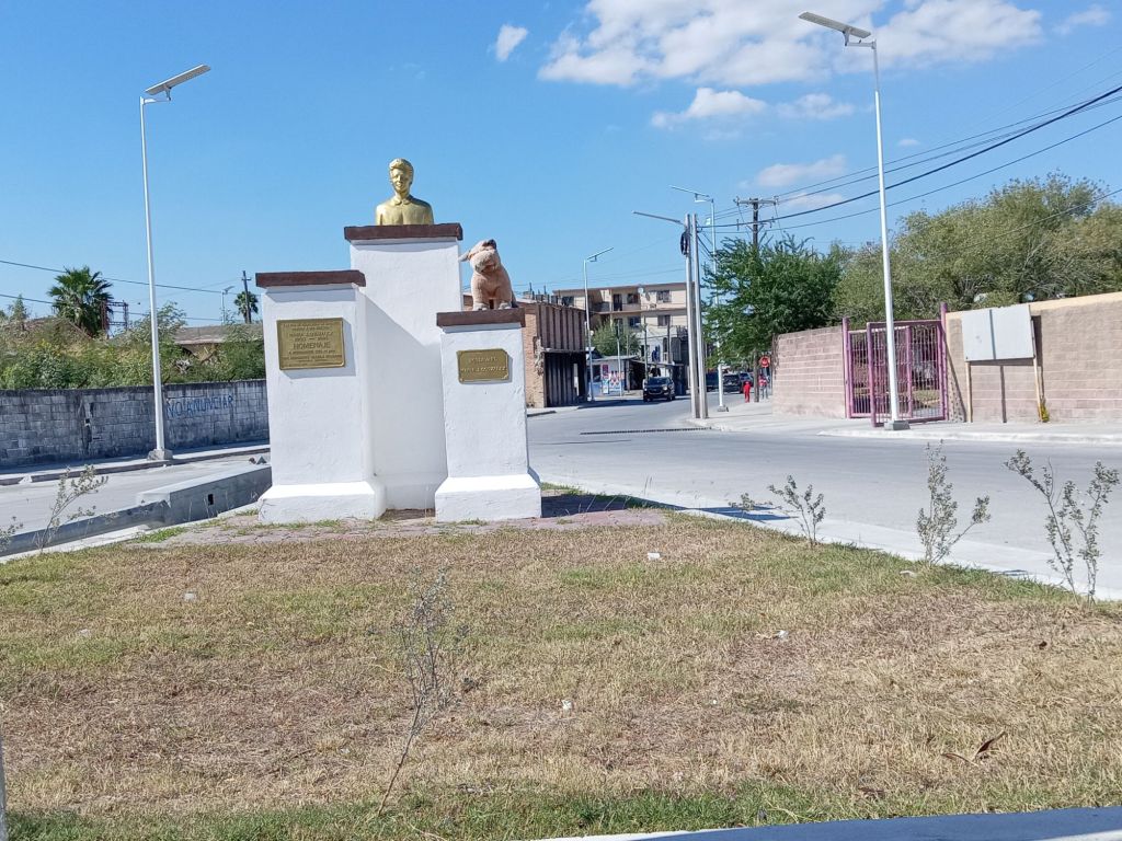 Rescatan monumento a maestra María J.&nbsp;González