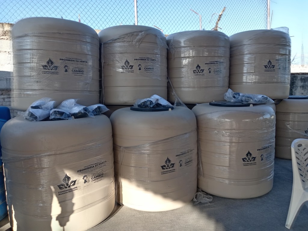 Apoyan a familias con tinacos para&nbsp;agua