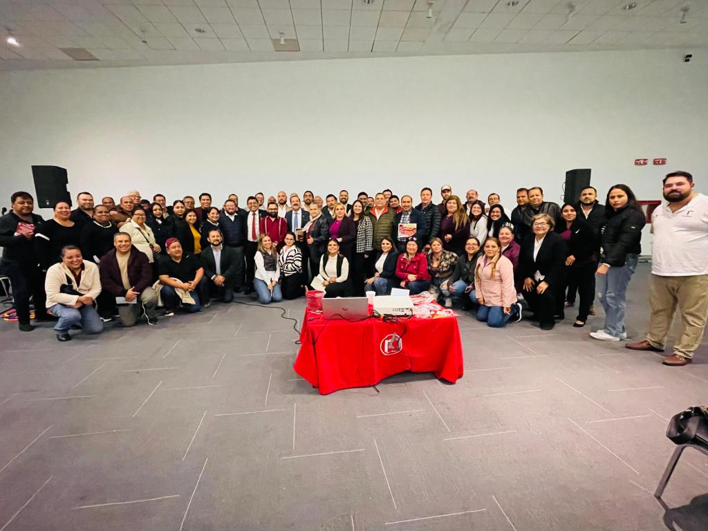 Capacitan a funcionarios estatales: “El arte de servir a los&nbsp;demás”