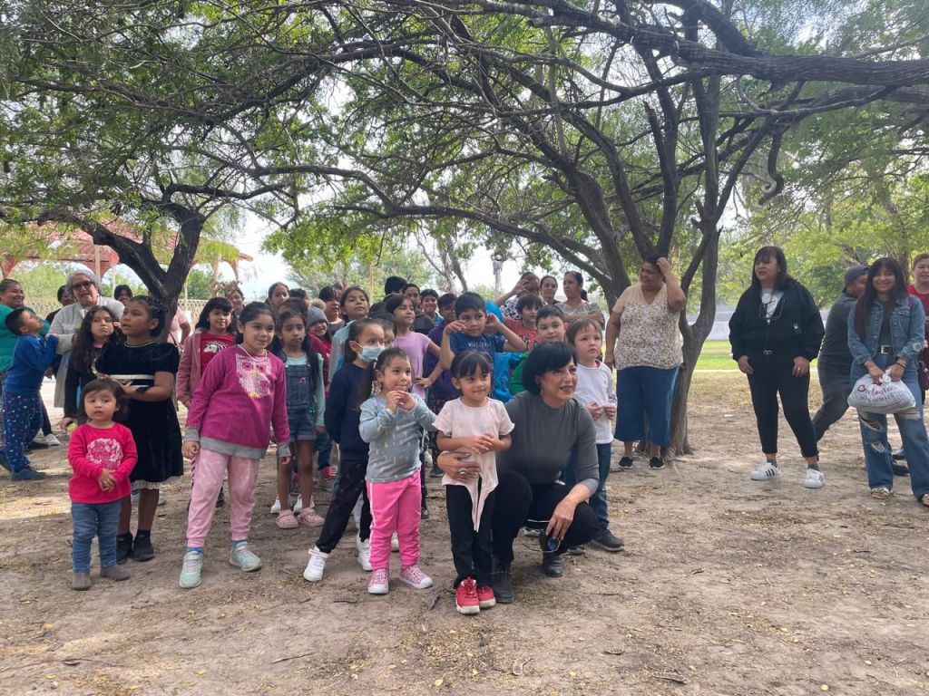 Eva Reyes lleva alegría navideña a familias de&nbsp;Reynosa