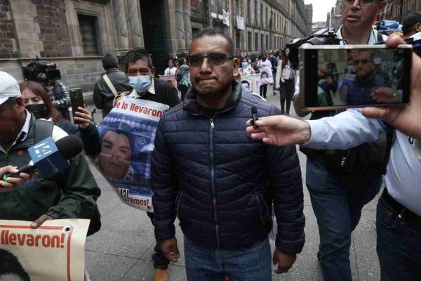 «Un nuevo inicio en el caso Ayotzinapa: padres de los 43 ven esperanza en&nbsp;Sheinbaum»
