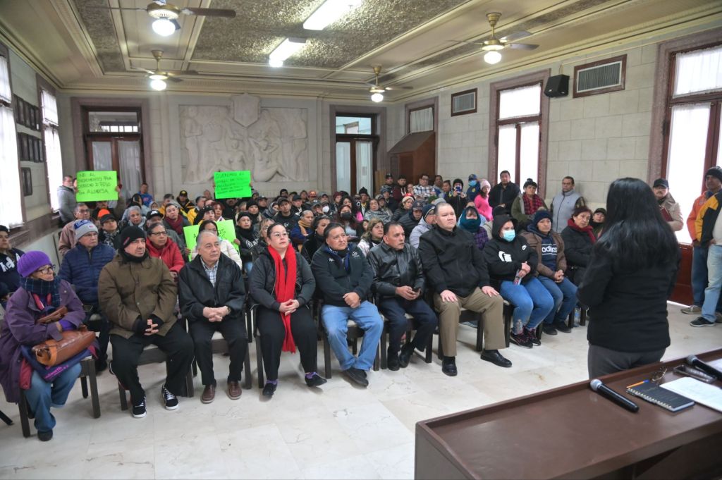 Brinda Mónica Villarreal Apoyo a Concesionarios del Mercado&nbsp;Municipal