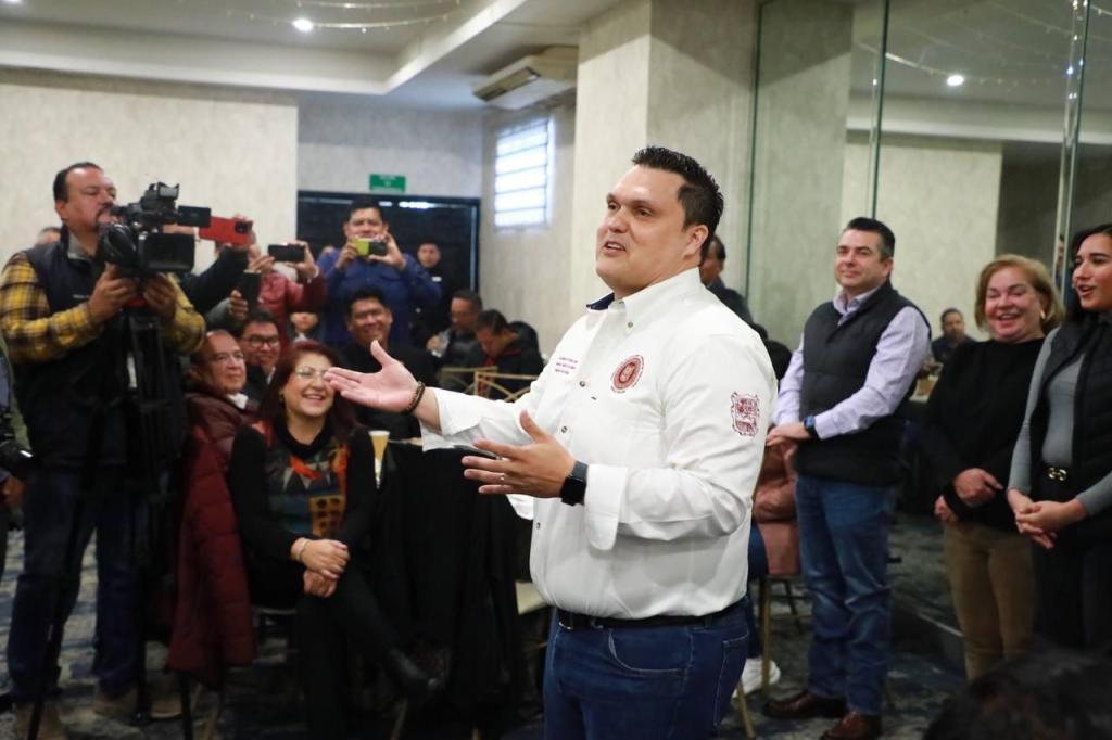 DIPUTADOS UNIDOS, EXTIENDEN RECONOCIMIENTO AL TRABAJO DE&nbsp;PERIODISTAS